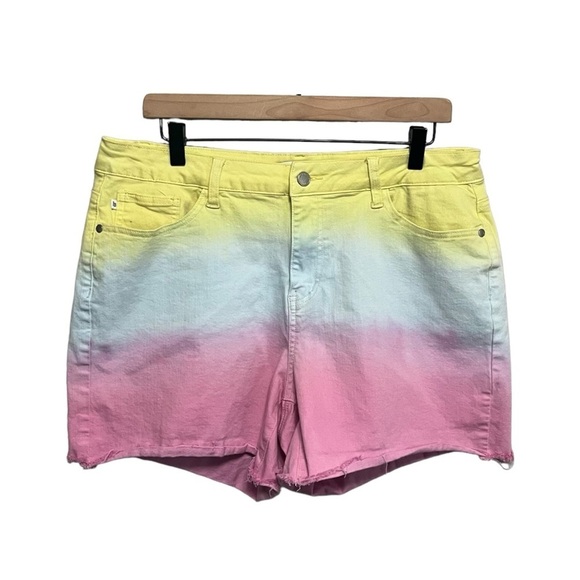 Judy Blue Dip Dye Cut Off Shorts - Picture 3 of 10